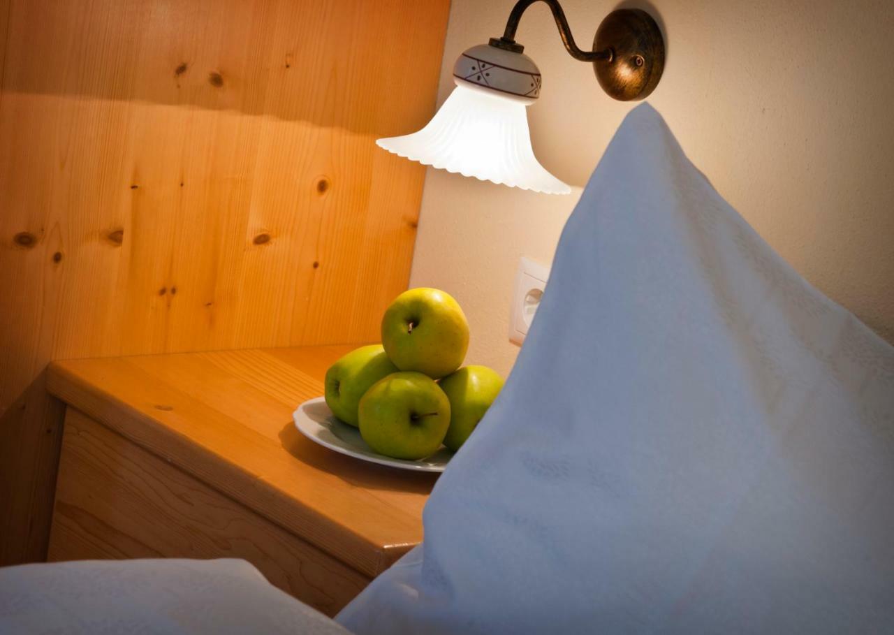 Hotel Weingut Klosterhof カルダーロ エクステリア 写真