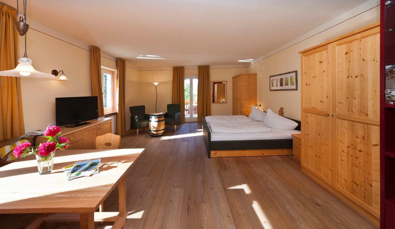 Hotel Weingut Klosterhof カルダーロ エクステリア 写真