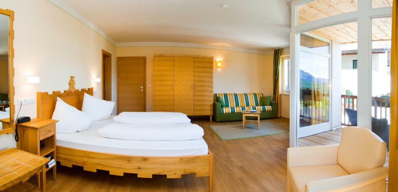 Hotel Weingut Klosterhof カルダーロ エクステリア 写真