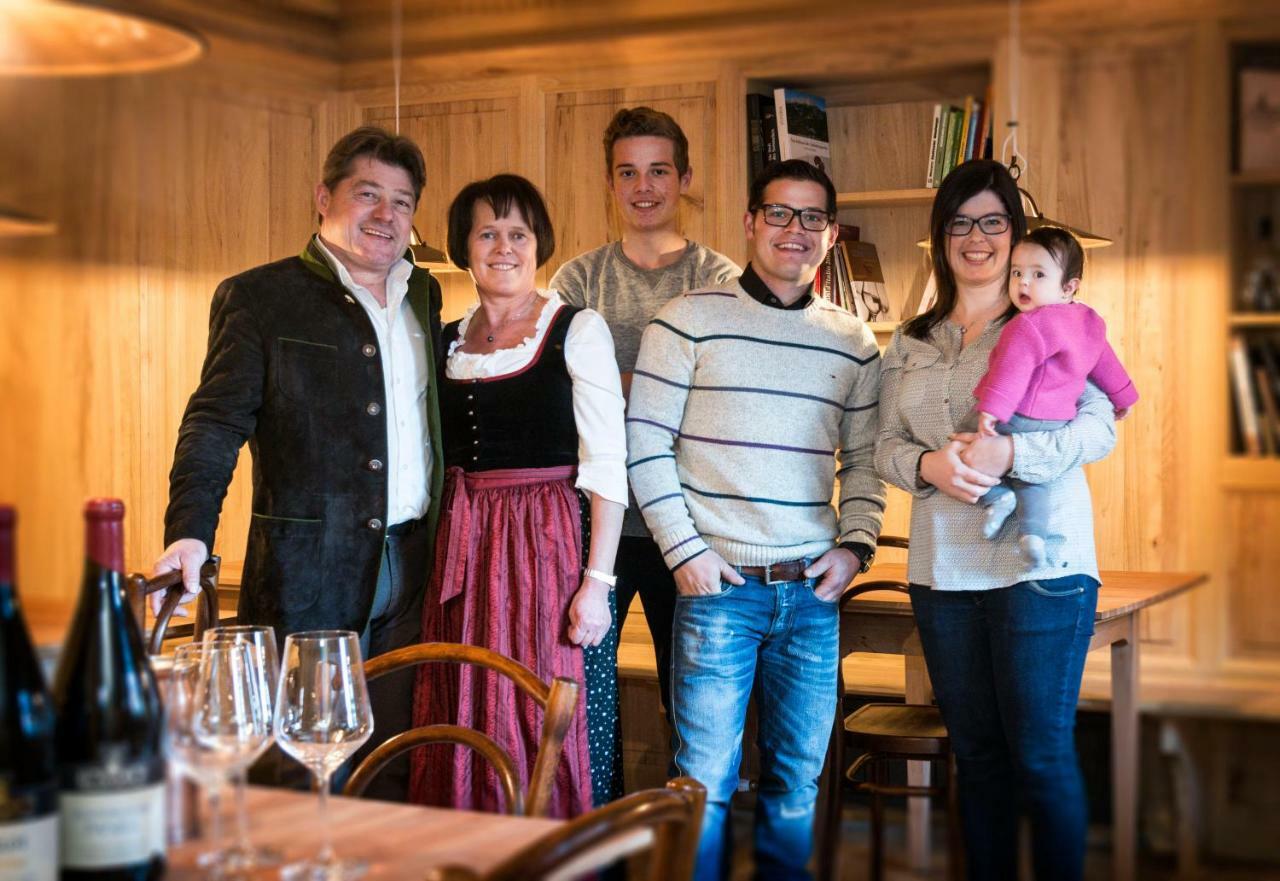 Hotel Weingut Klosterhof カルダーロ エクステリア 写真